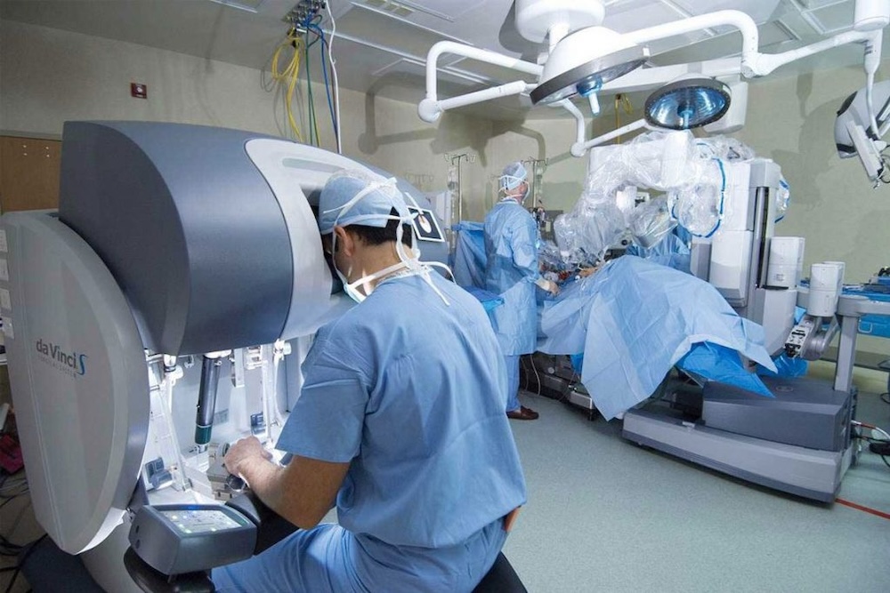 A Precisão do Robô: Como a Cirurgia Robótica Transformou o Tratamento do Câncer de Próstata